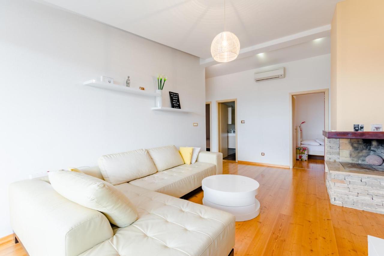 Apartments Flor De Lis โปดสตรานา ภายนอก รูปภาพ